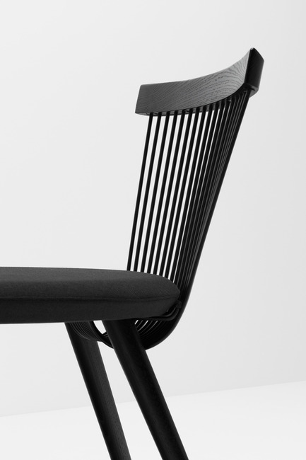 Dossier de presse | 1539-03 - Communiqué de presse | WW Chair - H Furniture Ltd. - Design industriel -  WW Chair&nbsp;<br>Wood: oak, stained black. Upholstery: black fabric&nbsp;&nbsp;  - Crédit photo : Peter Guenzel