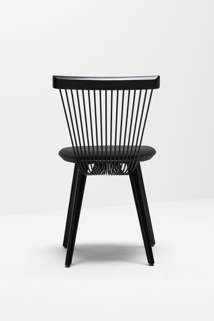 Dossier de presse | 1539-03 - Communiqué de presse | WW Chair - H Furniture Ltd. - Design industriel -  WW Chair <br>		 	 	 		 			 				 					 						Wood: oak, stained black. Upholstery: black fabric&nbsp; 					<br> 				<br> 			<br> 		<br>  - Crédit photo : Peter Guenzel