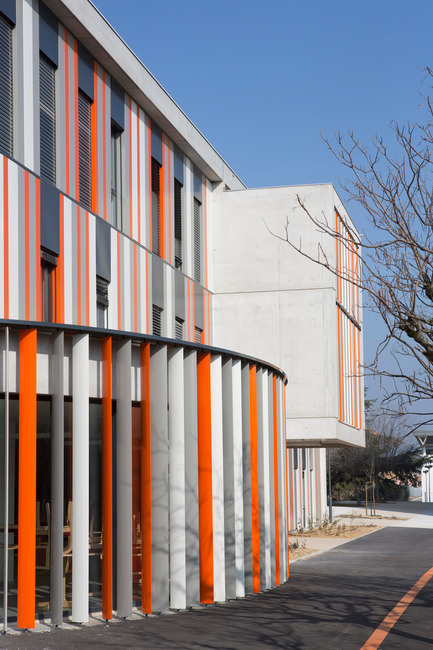 Dossier de presse | 921-02 - Communiqué de presse | Nouveau bâtiment au Lycée Albert Einstein à Bagnols sur Cèze - NBJ architectes - Architecture institutionnelle - Crédit photo : Paul KOZLOWSKI