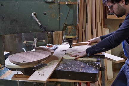 Dossier de presse | 1539-03 - Communiqué de presse | WW Chair - H Furniture Ltd. - Design industriel - WW Chair - Production - Crédit photo : H Furniture Ltd.