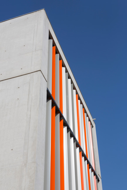 Dossier de presse | 921-02 - Communiqué de presse | Nouveau bâtiment au Lycée Albert Einstein à Bagnols sur Cèze - NBJ architectes - Architecture institutionnelle - Crédit photo : Paul KOZLOWSKI