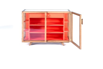 Dossier de presse | 771-05 - Communiqué de presse | Vitrina Collection Colour through the looking glass - H for Case Furniture - Produit - Crédit photo : Hierve
