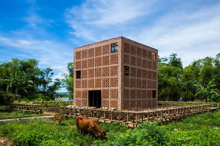 Dossier de presse | 2173-01 - Communiqué de presse | The Terra Cotta Studio for an Artist Next to Thu Bon River - Tropical Space - Architecture commerciale - Landscape - Crédit photo : Hiroyuki Oki