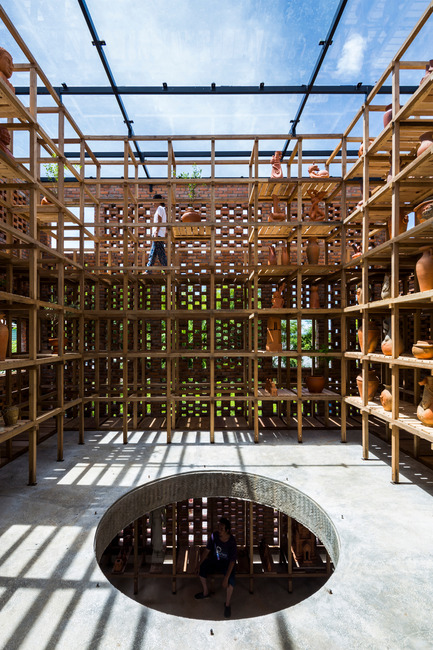 Dossier de presse | 2173-01 - Communiqué de presse | The Terra Cotta Studio for an Artist Next to Thu Bon River - Tropical Space - Architecture commerciale - Upstair interior - Crédit photo : Hiroyuki Oki