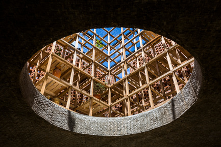 Dossier de presse | 2173-01 - Communiqué de presse | The Terra Cotta Studio for an Artist Next to Thu Bon River - Tropical Space - Architecture commerciale - View through Void - Crédit photo : Hiroyuki Oki