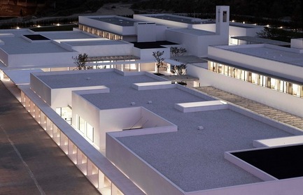 Dossier de presse | 2013-04 - Communiqué de presse | Winner announcements for the WAN Healthcare Award & Sustainable Buildings Award 2016 - World Architecture News Awards (WAN AWARDS) - Architecture commerciale -  WAN Healthcare Award 2016 Winner  - Crédit photo :  Social Charity Institution Padre Rubinos by Elsa Urquijo Architects 