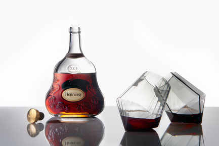 Dossier de presse | 990-03 - Communiqué de presse | KAYIWA’s New Gravity-Defying Barware Redefines Modern Drinking Culture - KAYIWA - Produit - CARAT Barware by KAYIWA - Crédit photo : KAYIWA