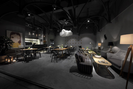 Dossier de presse | 1124-09 - Communiqué de presse | WIN Awards - Hospitality Shortlist Announced - World Interiors News - Design d’intérieur commercial - WIN Awards 2016 - Restaurants Category:&nbsp;Mysterious Game by Feel Design (China)<br><br>To enhance the efficiency, construction and timing of the project, the designer applied pale gray concrete throughout the interiors. Round tubes inspired from Gothic architecture bring out a magnificent Gothic stage play complete with floating clouds. The designer picked amusing contemporary artworks with a collection of different lighting effects in order to create a space with elegance and humour.<br><br>‘We like the theatricality of the space. It’s quite surreal and plays with contrasting light, scale and views. There are some interesting curated artworks, and lots of different places to explore. It’s an intriguing project.’ JD<br> - Crédit photo : Feel Design