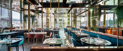 Dossier de presse | 1124-09 - Communiqué de presse | WIN Awards - Hospitality Shortlist Announced - World Interiors News - Design d’intérieur commercial - WIN Awards 2016 - Restaurants Category:&nbsp;OneOcean Club Restaurant by El Equipo Creativo (Spain)<br><br>The aim of the design is to enhance the views and to surround the customer with the specific landscape qualities of its location by the water. Sitting at the restaurant should be like sitting on a yacht deck staring at the sunset. &nbsp;<br><br>The architecture of the building is reminiscent of a pavilion by the water, an interior-exterior space, with just some vertical elements, a sun protective lattice and the most incredible views. The inspiration for the interior came from the forest of boat masts in the Marina.<br><br>‘We liked the immediate references you can see with the boats and the sails, with the limited use of colours and materials. There is something nice about the openness to the restaurant along with intimate moments created using partitioning throughout. Everything ties together nicely, a very inviting space.’ GS<br> - Crédit photo : El Equipo Creativo