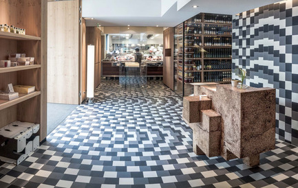 Dossier de presse | 1124-09 - Communiqué de presse | WIN Awards - Hospitality Shortlist Announced - World Interiors News - Design d’intérieur commercial - WIN Awards 2016 - Restaurants Category:&nbsp;Steirereck im Stadtpark by PPAG architects ztgmbh (Austria)<br><br>PPAG architects design takes the individual tables as its starting point. The special table arrangement, the large electric sash windows and the slightly reflective metal façade, which appears to be coated with dew, all give the guests in the new pavilion the sense of being outside and yet also at home. At the same time they experience the highest levels of acoustic and thermal comfort. The material of the pavilion’s façade is brought into the interior of the existing, listed dining space, enabling rooms of differing sizes and proportions to be created according to need by means of rotatable elements.<br><br>‘We all thought that the windows raised up to become an indoor-outdoor space are amazing, and also the thoughtfulness in the design and the way that it can adapt. It’s impressive that it is so polished with such a high level of finish even though the individual parts all move and it is such an adaptable space. The commitment to the intricate pattern on the tiles, which must have been an absolute nightmare to plan and lay, also impressed us.’ DA<br> - Crédit photo : PPAG architects ztgmbh