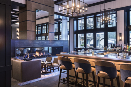 Dossier de presse | 1124-09 - Communiqué de presse | WIN Awards - Hospitality Shortlist Announced - World Interiors News - Design d’intérieur commercial - WIN Awards 2016 - Bars Category:&nbsp;Remedy Bar by Meyer Davis Studio Inc. (United States of America)&nbsp;<br><br>Located in a luxury resort in Vail, the design team employed a rich narrative by meshing the inspirations of an apothecary with the materiality of a ski lodge. This renovation transformed a classic lobby lounge into a bustling social lobby bar. The square bar is made of zinc lined with leather, creating a shiny centerpiece that now invites the eye to travel through the floor to ceiling windows to the views of Vail mountain. Tables of walnut are interspersed with industrial elements and stone, creating an eclectic atmosphere that is still clean and modern. Energized by floor-to-ceiling mountain views, more additional lounge-like living rooms finger off both ends of the main bar allowing for intimate socializing. A medley of furnishings – modern, industrial and cabin chic – cohesively appeal to the cosy Vail Valley venue.<br><br>‘Exquisitely detailed and designed in terms of responding to the architecture of the building and the principal elevations. We had nothing bad to say about this bar…we were extremely impressed with every detail of the design.’ JT<br> - Crédit photo : Meyer Davis Studio Inc.