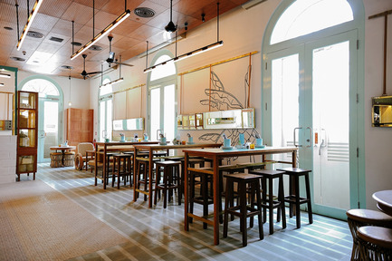 Dossier de presse | 1124-09 - Communiqué de presse | WIN Awards - Hospitality Shortlist Announced - World Interiors News - Design d’intérieur commercial - WIN Awards 2016 - Cafés Category:&nbsp;Privé ACM by HUI Design (Singapore)<br><br>Set in a historical site in Singapore, HUI evoked a sense of nostalgia by using traditional elements in a modern way to create a venue that has a link to the museum and historical building that house it.<br><br>‘It ticks a lot of boxes for me because of its welcoming environment, which is achieved with the nods to the heritage and the choice of colours and materials, making it feel very homely. The use of teal, wood and bronze is very subtle and the patterns they have chosen for the fabrics are very much Asia, very Singapore. It’s very accessible - not elitist at all with some very nice detailing seen, for example, in the mirrors and the straps. It’s a welcoming café and I’d like to go there.’ FT&nbsp;<br><br>‘Fun and interesting, a good blend of modern and traditional.’ DA - Crédit photo : HUI Design