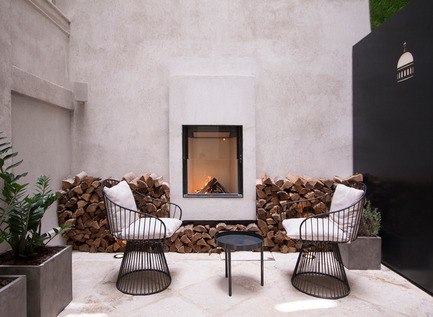 Dossier de presse | 1124-09 - Communiqué de presse | WIN Awards - Hospitality Shortlist Announced - World Interiors News - Design d’intérieur commercial - WIN Awards 2016 - Hotels Category:&nbsp;Casa Ellul &nbsp;by Chris Briffa Architects (Malta)<br><br>In 2010, two brothers asked for ideas to develop their inheritance: a dilapidated townhouse passed across five generations, facing the most iconic Valletta church. &nbsp;<br><br>At the time, Valletta was an office-based rental market, when we suggested a boutique hotel, they were sceptical. With only a handful of lunch-based restaurants and a few rickety hotels in town, hospitality seemed risky.&nbsp;<br><br>We proposed minimal alterations to the original structure to preserve the authenticity of the house, in contrast with contemporary spaces in the courtyard, bathrooms and rooftop additions. Each suite would be altogether different from the other, with guests feeling like they were staying in a Maltese home rather than a hotel – an experience reinforced by the scale of the property.&nbsp;<br><br>‘An intimate hotel with 8 suites only. Wonderfully integrated in an old building in Malta, with very cool, modern and architectural elements, but also using traditional tiles. Casa Ellul is light, bright and elegant, but still it is somehow cosy!’ PJ - Crédit photo : Chris Briffa Architects