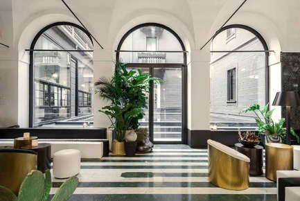Dossier de presse | 1124-09 - Communiqué de presse | WIN Awards - Hospitality Shortlist Announced - World Interiors News - Design d’intérieur commercial - WIN Awards 2016 - Hotels Category:&nbsp;Senato Hotel by Alessandro bianchi architetto (Italy)<br><br>Before restoration it was an early twentieth century palace intended for apartments and offices.&nbsp;<br><br>The project was intended to transform it into a sober, elegant boutique hotel with a decidedly Milanese character. A hotel open to an international art loving heterogeneous clientele looking for a recognizable and welcoming place.<br><br>‘At Senato Hotel, guests step into an elegant setting with an art nouveau history beautifully married to a contemporary refined minimalism. The elegant design details stream consistently throughout the project while the golden gingko leaf prevails as a hotel symbol.’ LG - Crédit photo : Alessandro bianchi architetto
