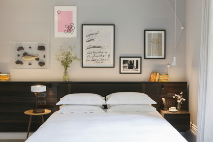 Dossier de presse | 1124-09 - Communiqué de presse | WIN Awards - Hospitality Shortlist Announced - World Interiors News - Design d’intérieur commercial - WIN Awards 2016 - Hotels Category: The Laslett by Waldo Works (United Kingdom)<br><br>&nbsp;Occupying five Victorian mansions on Pembridge Gardens, the Laslett celebrates the characterful and eclectic cultural heritage of Notting Hill. With 51 bedrooms and ground floor café, bar, bookshop and pop-up space, it has all the comforts of a friend’s townhouse with the feeling of being connected to the community.&nbsp;<br><br>Just off the top end of Portobello road, The Laslett is a hub for visitors who want the residential experience and for locals who want a local. It’s not a chain, it’s not a hotel, it’s somewhere to stay, participate and leave with a memory of the place. The Laslett sets to reinstate the roots of the Notting Hill experience, recognising the vibrant social scene, multicultural community and creative dynamism.<br><br>‘A beautiful, elegant and sophisticated hotel that celebrates the heritage of the Victorian buildings it occupies. The bedrooms and public spaces are all delightful; I would love to stay here.’ CN - Crédit photo : Waldo Works