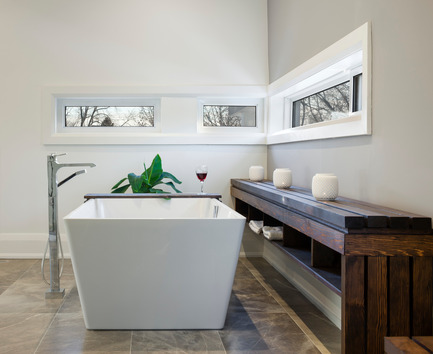 Dossier de presse | 2182-01 - Communiqué de presse | Garden Void House - Alva Roy Architects - Architecture résidentielle - Garden Void House- Interior View from second floor Bathroom - Crédit photo : Tom Arban