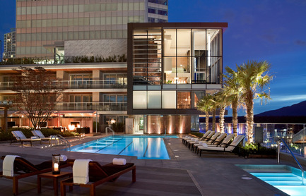 Dossier de presse | 2065-01 - Communiqué de presse | ‘The Owner’s Suite Collection’ is Unveiled   at Fairmont Pacific Rim in Vancouver, Canada - Fairmont Pacific Rim - Design d’intérieur commercial - Rooftop Pool - Crédit photo : Fairmont Pacific Rim