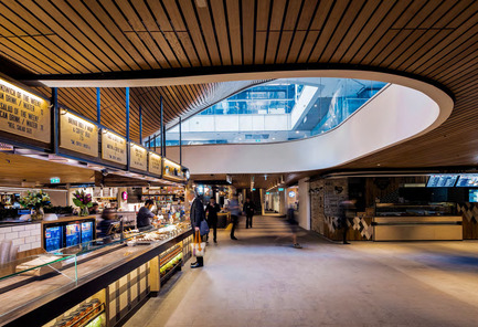 Dossier de presse | 1124-10 - Communiqué de presse | WIN Awards - Public Spaces + Residential Categories Shortlists Announced - World Interiors News - Concours - WIN Awards 2016 - Public Sector Category:&nbsp;MLC Centre Food Court by Luchetti Krelle (Sydney, Australia)<br><br>Opened 39 years ago and designed by Australia’s iconic modernist Harry Seidler, the MLC Centre houses some of the city’s most exclusive collections of jewelry and fashion boutiques. The food court, an ever popular meeting place for shoppers and local office workers was due for a well-deserved makeover and Luchetti Krelle were tasked with improving and updating the quality of new and existing business’ both aesthetically and operationally.&nbsp;<br><br>‘Taking an existing underground space and engendering the light and sculptural form to the ceiling with a simple palette of materials, is a bold decision, but it’s worked extremely well. I do enjoy the bespoke detailing and the lack of down lights!’ TW&nbsp;<br><br>‘Excellent use of earthy materials as a contrast to the white minimal building environment. Use of subtle colours and finishes, very welcoming and comfortable space.’ SJ<br> - Crédit photo : Luchetti Krelle