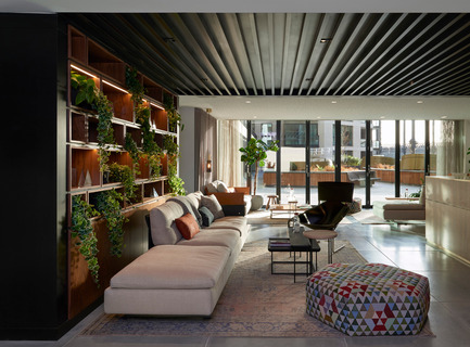 Dossier de presse | 1124-10 - Communiqué de presse | WIN Awards - Public Spaces + Residential Categories Shortlists Announced - World Interiors News - Concours - WIN Awards 2016 - Residential Development Interiors Category:&nbsp;Kings Cross Central - Plimsoll by Johnson Naylor LLP (London, United Kingdom)<br><br>Johnson Naylor created the interior architecture of all apartments and penthouses in the Plimsoll Buildings. They were also responsible for the design of the Entrance Lobby, the Residents Facilities, which include a lounge, dining room and gym, and the interiors of the Winter Garden, working with landscape designers Dan Pearson Studio.&nbsp;<br><br>The interior architecture of the apartments responds to the unique context and surroundings of Kings Cross. The spacial composition and vertical and horizontal rhythm of the interior work in harmony with the architecture.&nbsp;<br><br>‘The magnificent ovoid helix staircase uses innovative materials with ingenious touches like a concealed balustrade. Johnson Naylor have commission a fantastic selection of bespoke furnishings and curated artwork as well as using beautiful materials including American walnut and brass throughout the project. Altogether a stunning urban development that responds to the unique context of Kings Cross.’ AL&nbsp; - Crédit photo : Johnson Naylor LLP&nbsp;