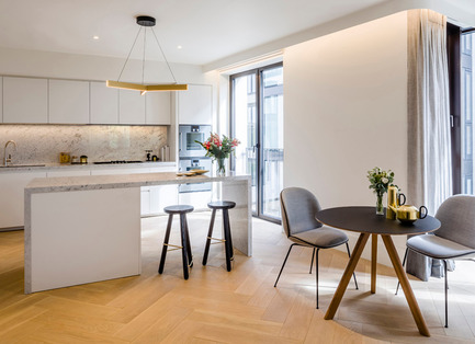 Dossier de presse | 1124-10 - Communiqué de presse | WIN Awards - Public Spaces + Residential Categories Shortlists Announced - World Interiors News - Concours - WIN Awards 2016 - Residential Development Interiors Category:&nbsp;St. Edmund's Terrace by Squire and Partners (London, United Kingdom)<br><br>From the grand landscaped drive leading to the main entrance, the library spaces, spa facilities, pocket gardens, and individual apartments to the detail of textured wallpapers and bespoke primrose-motif door handles, Squire and Partners’ architecture and interiors teams worked together to craft a high quality development that provides effortless elegant living for the residents of 50 St Edmund’s Terrace.&nbsp;<br><br>‘A high quality development that provides elegant living for residents in Central London. Inspired by the view of Regent’s Park, Squire and Partners have created a haven designed to maximize the flow between the gardens with full height windows to draw natural light and appreciate the surrounding landscape. This development has a wealth of considered detailing; including bespoke bronze-finish door levers, and decorative pieces from British craftsmen and designers.’ BJ<br> - Crédit photo : Squire and Partners