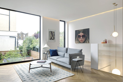 Dossier de presse | 1124-10 - Communiqué de presse | WIN Awards - Public Spaces + Residential Categories Shortlists Announced - World Interiors News - Concours - WIN Awards 2016 - Residential Interiors Category:&nbsp;143 Englefield Road by DROO Projects (London, United Kingdom)<br><br>From dingy bedsits to a luxury smart home, 143 Englefield Road presented the age-old challenge of marrying contemporary living with a Period home in the most seamless manner, which was completed in May 2015. The existing Victorian terrace house was in absolute disarray when it was purchased by developer client East Eight, and was completely reimagined by Amrita Mahindroo of Droo Projects.The project of the size of 320 sq. m is a sensitive refurbishment and extension of the existing period terrace which seeks to integrate all of the aspects of contemporary living into a Period home whilst enhancing the original features of the house.&nbsp;<br><br>‘This project called for the conversion from bedsits to a luxury home without destroying the period charm of the Victorian architecture. DROO achieved this through the use of a subtle colour palette, considered storage solutions, and clever lighting. A stunning bathroom and kitchen complete this stylish and attractive project.’ BJ<br> - Crédit photo : DROO Projects