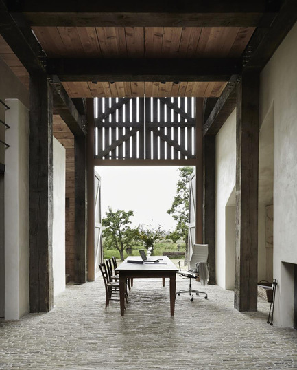 Dossier de presse | 1124-10 - Communiqué de presse | WIN Awards - Public Spaces + Residential Categories Shortlists Announced - World Interiors News - Concours - WIN Awards 2016 - Residential Interiors Category:&nbsp;Barns by Sander Architecten BV (Weesp, Netherlands)<br><br>With just the occasional passing cow or sheep for company, Ellen Sander's remarkable farmhouse conversion (600 sq. m) is just 20 minute's&nbsp;drive from Amsterdam. When architect Ellen Sander first spotted it, all that stood on the site was part&nbsp;of the original thatched farmhouse, a building that dates from 1784 but suffered&nbsp;much damage after a fire at the turn of the 20th century. <br><br>She wanted to create more space, realised that any extension added to the building could really soar upwards and make a statement, while at the same time staying true to the spirit of the original structure. What was once a cow shed formed the footprint for the new building, the facade of which is of American Douglas Fir.&nbsp;<br><br>‘The work to make this barn a habitable space and to make it feel as if there has not been too much intervention is really the most remarkable thing about this project. Clearly it’s a barn conversion – it keeps the essence of the barn, yet all the necessary things of modern life are dealt with beautifully, such as the heating, which you cannot see at all. They have made something to comply with all the building regulations, made it somewhere welcoming and comfortable and yet make it look like it hasn’t been touched at all.’ BJ<br> - Crédit photo : Sander Architecten BV