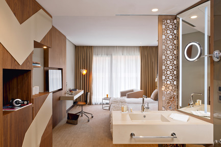 Dossier de presse | 2177-01 - Communiqué de presse | Atelier Pod signe les chambres d'hôtel du nouveau Radisson Blu à Marrakech - Atelier Pod - Design d’intérieur commercial - Radisson Blu Marrakech_Chambre supérieure - Crédit photo : Atelier Pod