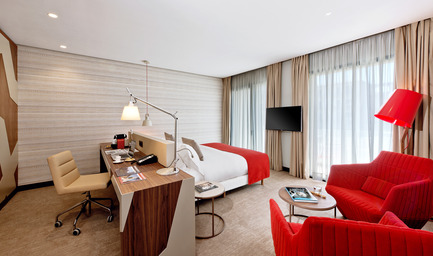 Dossier de presse | 2177-01 - Communiqué de presse | Atelier Pod signe les chambres d'hôtel du nouveau Radisson Blu à Marrakech - Atelier Pod - Design d’intérieur commercial - Radisson Blu Marrakech_Chambre Classe Affaires Room 2 - Crédit photo : Atelier Pod
