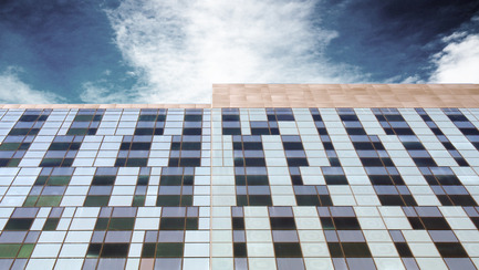 Dossier de presse | 1387-01 - Communiqué de presse | CannonDesign + NEUF architect(e)s dévoile le nouveau CHUM de Montréal, le plus grand projet hospitalier en Amérique du Nord - CannonDesign + NEUF architect(e)s - Architecture institutionnelle - Façade de verre sur l’avenue Viger - Crédit photo : CannonDesign + NEUF architect(e)s