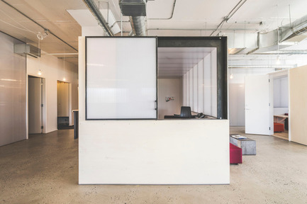 Dossier de presse | 1142-05 - Communiqué de presse | Piknic Électronik Montréal - L. McComber - Design d’intérieur commercial -   Kiosque avec volet ouvert    - Crédit photo : Raphël Thibodeau