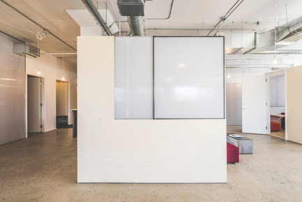 Dossier de presse | 1142-05 - Communiqué de presse | Piknic Électronik Montréal - L. McComber - Design d’intérieur commercial -   Kiosque avec volet fermé    - Crédit photo : Raphël Thibodeau