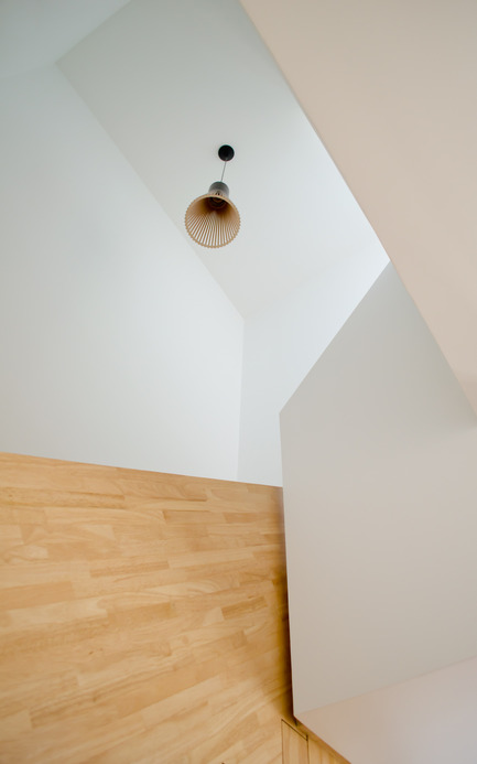 Dossier de presse | 2180-01 - Communiqué de presse | Un grand PETIT nid - Mickaël Martins Afonso & L'atelier miel - Design d’intérieur résidentiel - Volume de l'escalier<br> - Crédit photo : Mickaël Martins Afonso