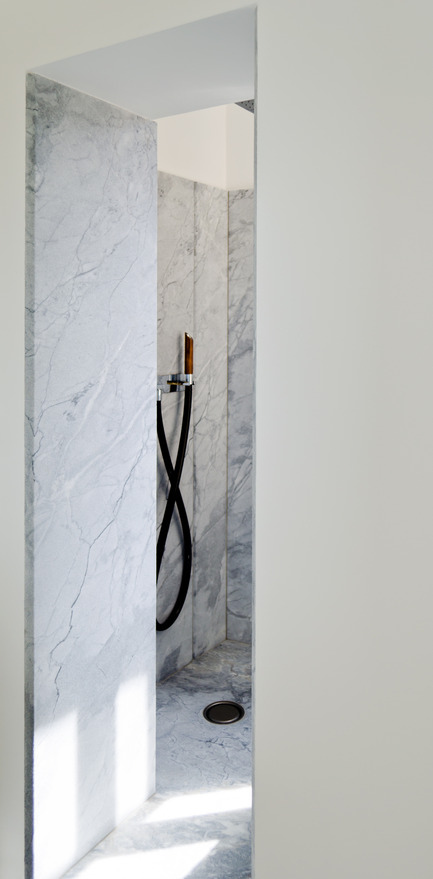 Dossier de presse | 2180-01 - Communiqué de presse | Un grand PETIT nid - Mickaël Martins Afonso & L'atelier miel - Design d’intérieur résidentiel - Douche - Crédit photo : Mickaël Martins Afonso