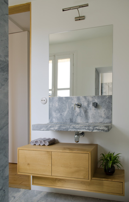 Dossier de presse | 2180-01 - Communiqué de presse | Un grand PETIT nid - Mickaël Martins Afonso & L'atelier miel - Design d’intérieur résidentiel - Salle d'eau<br> - Crédit photo : Mickaël Martins Afonso