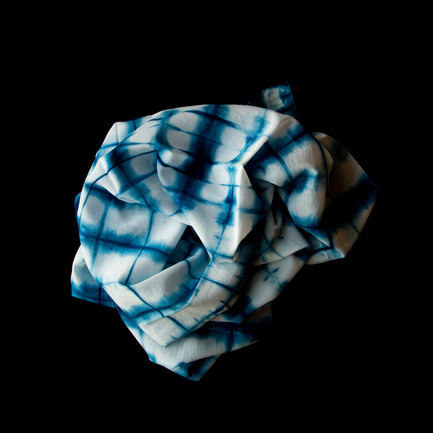 Press kit | 1843-01 - Press release | C'est Chic! Designed in Quebec - Chic & Basta - Product - Infuse textile - Shibori Scarves - Photo credit: Chic &amp; Basta