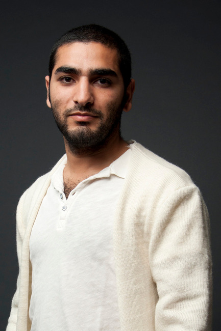 Dossier de presse | 1834-09 - Communiqué de presse | Dubai Design Week Showcases Stand-Out Design From Menasa Region With Return of Popular Abwab Exhibit - Dubai Design Week - Évènement + Exposition - Abwab Iraq curator &amp; designer, Hozan Zangana portrait - Crédit photo : Dubai Design Week
