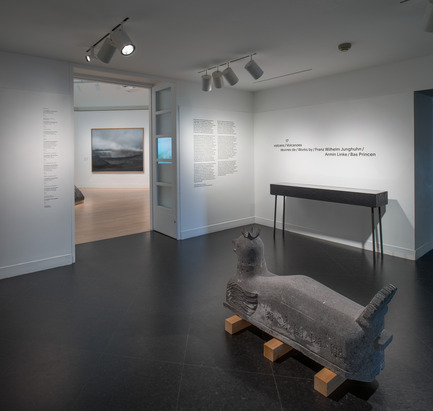 Dossier de presse | 756-13 - Communiqué de presse | Le CCA présente "17 Volcans: œuvres de Franz Wilhelm Junghuhn, Armin Linke et Bas Princen" - Centre Canadien d’Architecture (CCA) - Évènement + Exposition - Vue de l’exposition &nbsp;« 17 Volcans&nbsp;: Œuvres de Franz Wilhelm Junghuhn, Armin Linke et Bas Princen. », CCA, 2016 - Crédit photo : © CCA