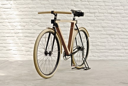Dossier de presse | 1091-01 - Communiqué de presse | WOOD.b, un vélo urbain en bois et acier - BSG BIKES - Produit - Crédit photo : by spielplatz. 2013