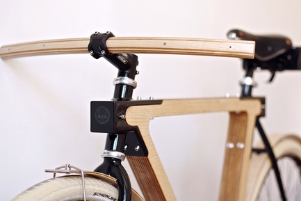 Dossier de presse | 1091-01 - Communiqué de presse | WOOD.b, un vélo urbain en bois et acier - BSG BIKES - Produit - Crédit photo : by spielplatz. 2013