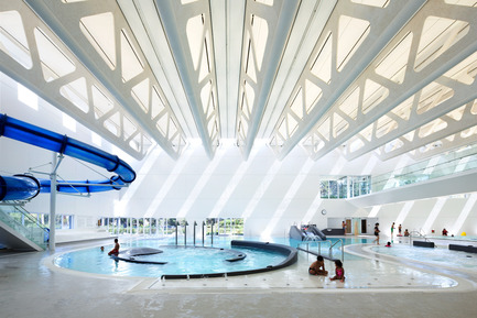 Dossier de presse | 2197-01 - Communiqué de presse | Bing Thom 1940-2016 - Bing Thom Architects - Architecture institutionnelle - Guildford Aquatic Centre,&nbsp;Surrey, BC - Crédit photo :          Ema Peter 