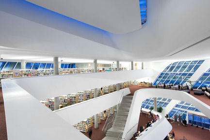 Dossier de presse | 2197-01 - Communiqué de presse | Bing Thom 1940-2016 - Bing Thom Architects - Architecture institutionnelle - Surrey City Centre Library,&nbsp;Surrey, BC - Crédit photo :          Ema Peter 