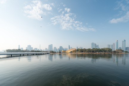 Dossier de presse | 2193-01 - Communiqué de presse | Butterfly Pavilion – Noor Island - 3deluxe - Design urbain - The  most striking building on Noor Island is the high-profile Butterfly  Pavilion, whose ornamental shading roof characterizes the island. - Crédit photo : Joaquín Busch