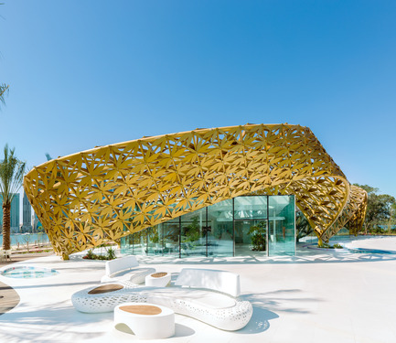Dossier de presse | 2193-01 - Communiqué de presse | Butterfly Pavilion – Noor Island - 3deluxe - Design urbain - The shape and design of the pavilion’s biomorphic outer shell are the product of an intense formal exploration of parametric design strategies in dialog with traditional Arabian ornamentation.<br> - Crédit photo : Torsten Seidel