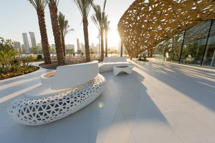 Dossier de presse | 2193-01 - Communiqué de presse | Butterfly Pavilion – Noor Island - 3deluxe - Design urbain - Busy lines characterise the plaza surrounding the Butterfly Pavilion. - Crédit photo : Joaquín Busch