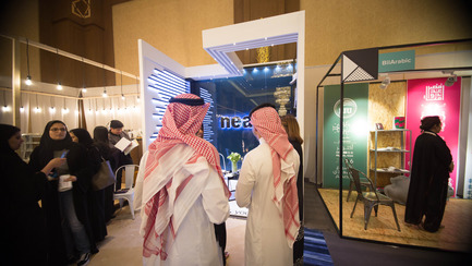 Press kit | 1652-02 - Press release | Saudi Design Week Completes Its Third And Most Successful Edition To-Date - Saudi Design Week - Event + Exhibition - Crowd shot in front of Neat Booth&nbsp; - Photo credit: Muzna Qamar, SDW 2016