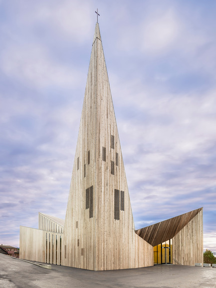 Dossier de presse | 2220-01 - Communiqué de presse | Église communautaire de Knarvik - Reiulf Ramstad Architectes - Architecture institutionnelle - Crédit photo : Hundven-Clements_Photography