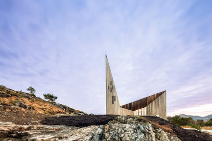 Dossier de presse | 2220-01 - Communiqué de presse | Église communautaire de Knarvik - Reiulf Ramstad Architectes - Architecture institutionnelle - Crédit photo : Hundven-Clements_Photography