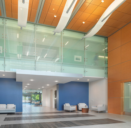 Dossier de presse | 2229-01 - Communiqué de presse | Hanover Page Mill Demonstrates Strong Partnership Between Form and Sustainability - Form4 Architecture - Architecture commerciale - Lobby - Crédit photo : Rien van Rijthoven <br>