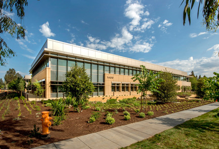 Dossier de presse | 2229-01 - Communiqué de presse | Hanover Page Mill Demonstrates Strong Partnership Between Form and Sustainability - Form4 Architecture - Architecture commerciale - Northwest elevation - Crédit photo : Craig Cozart Photography&nbsp;