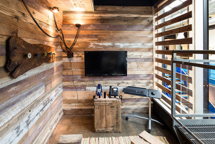 Press kit | 1152-08 - Press release | Four-Season Work and Play Areas at Ubisoft Quebec City - LumiGroup - Commercial Interior Design - 'The hut in the tree'<br>Castor Lighting:&nbsp;The Droog Light takes inspiration from the way guitar pedals are activated. Each light is turned on through pressing a switch like a guitar stomp box. Rubber 12-volt truck lights plug into a power box using guitar jacks. Lights can be placed anywhere using metal pucks and magnets.    - Photo credit: Jonathan Robert